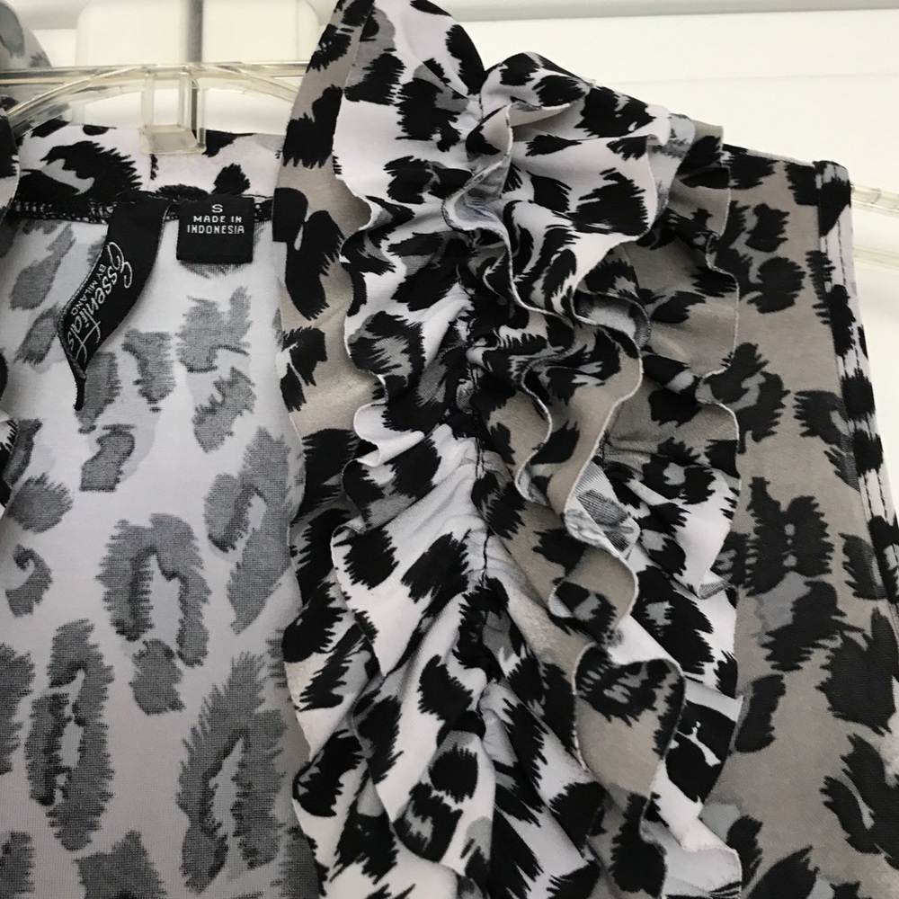 Essentials ruffled top - Picture 2 of 4